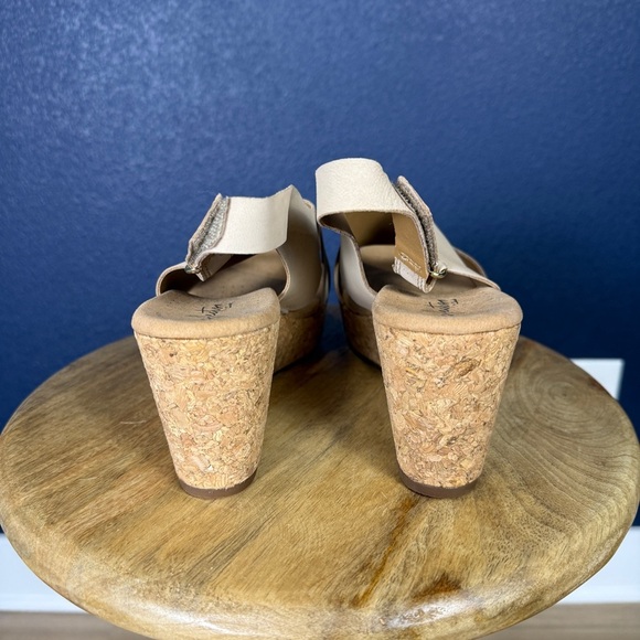 Clarks Annadel Eirwyn Wedge Sandal in Nubuck Sable, 10 WIDE - Picture 4 of 8